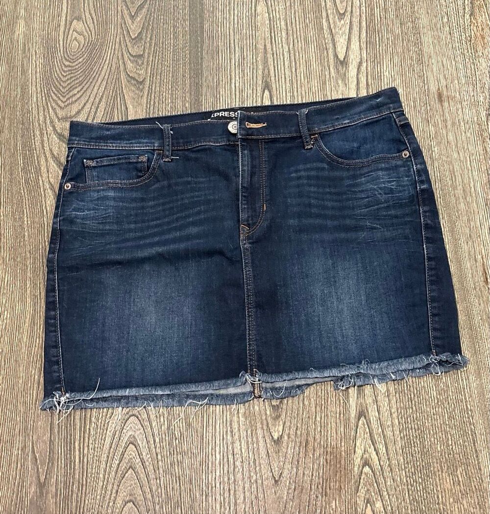 Express Jeans Women's Frayed Hem Stretch Denim Mini Skirt Dark Wash Blue Size 12